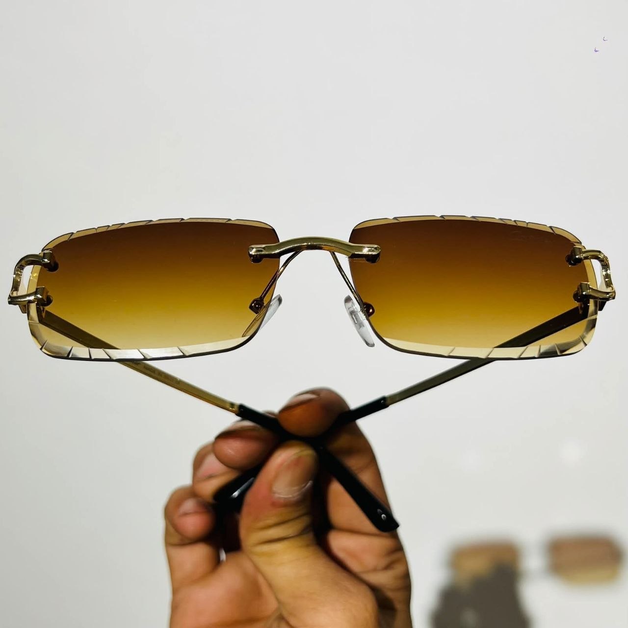 Brown Gradient Diamond Cut