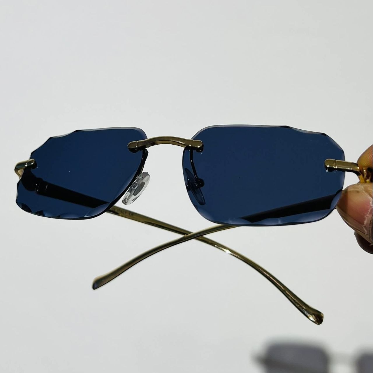 Frameless Black Diamond Cut