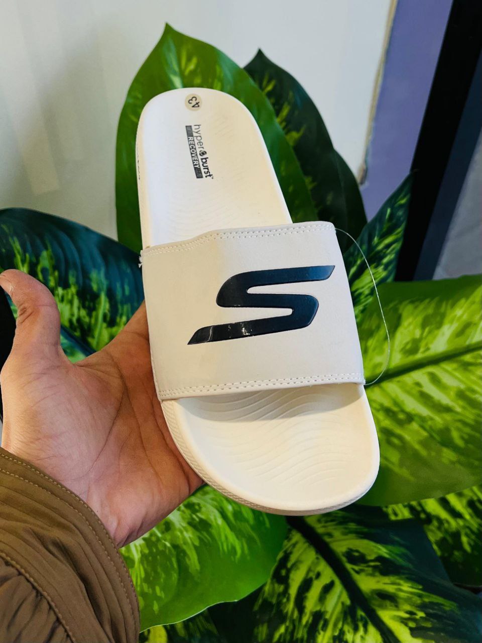 Hyper Burst Sketchers White Daily Use Slides Slippers