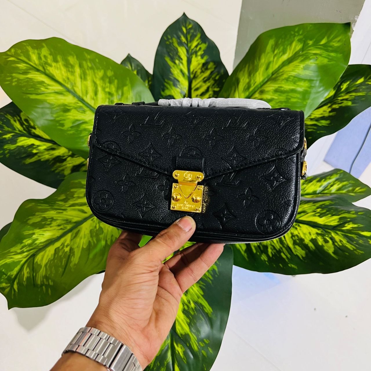 Louis Vuitton Black Ladies Hand Purse