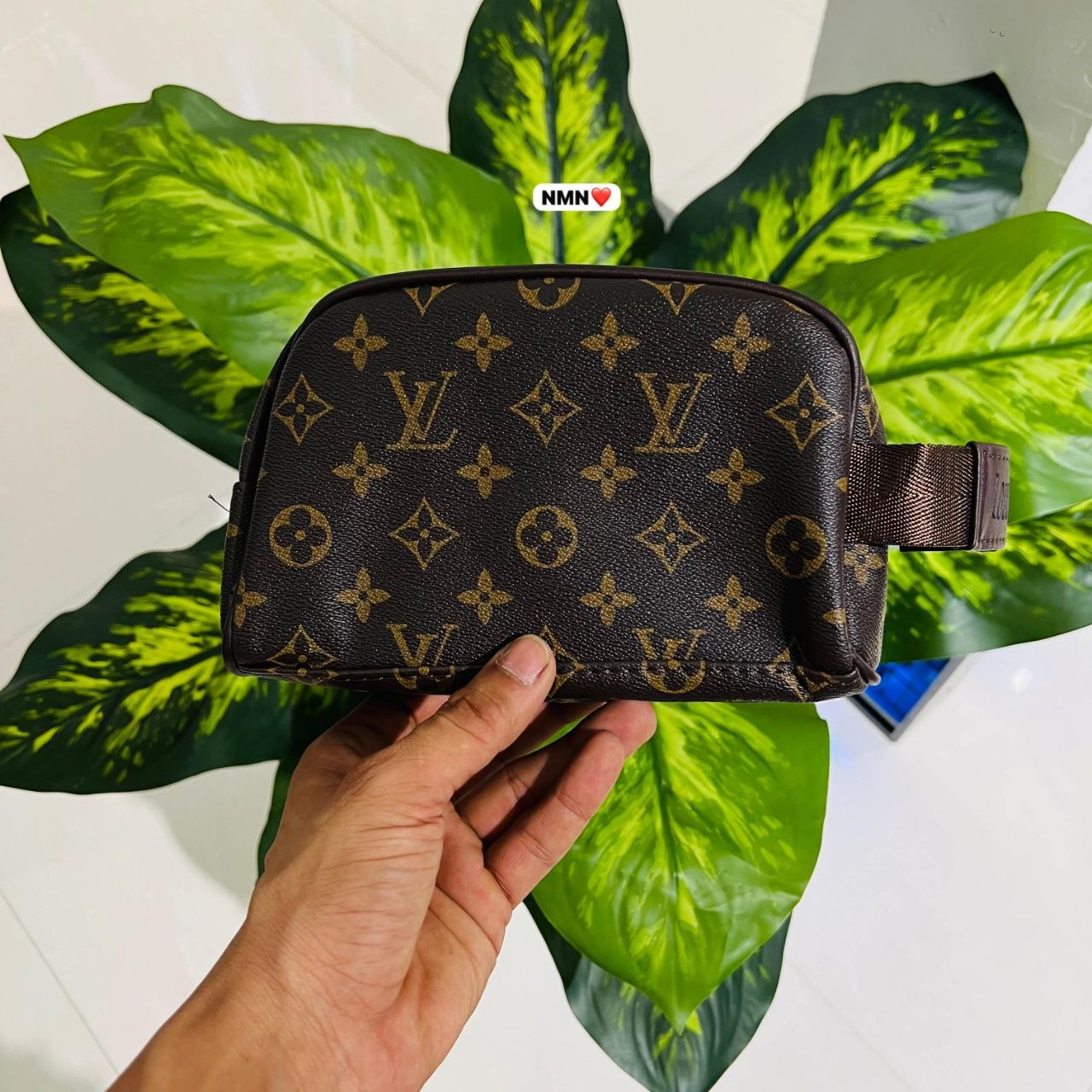 hand pouch lv bag