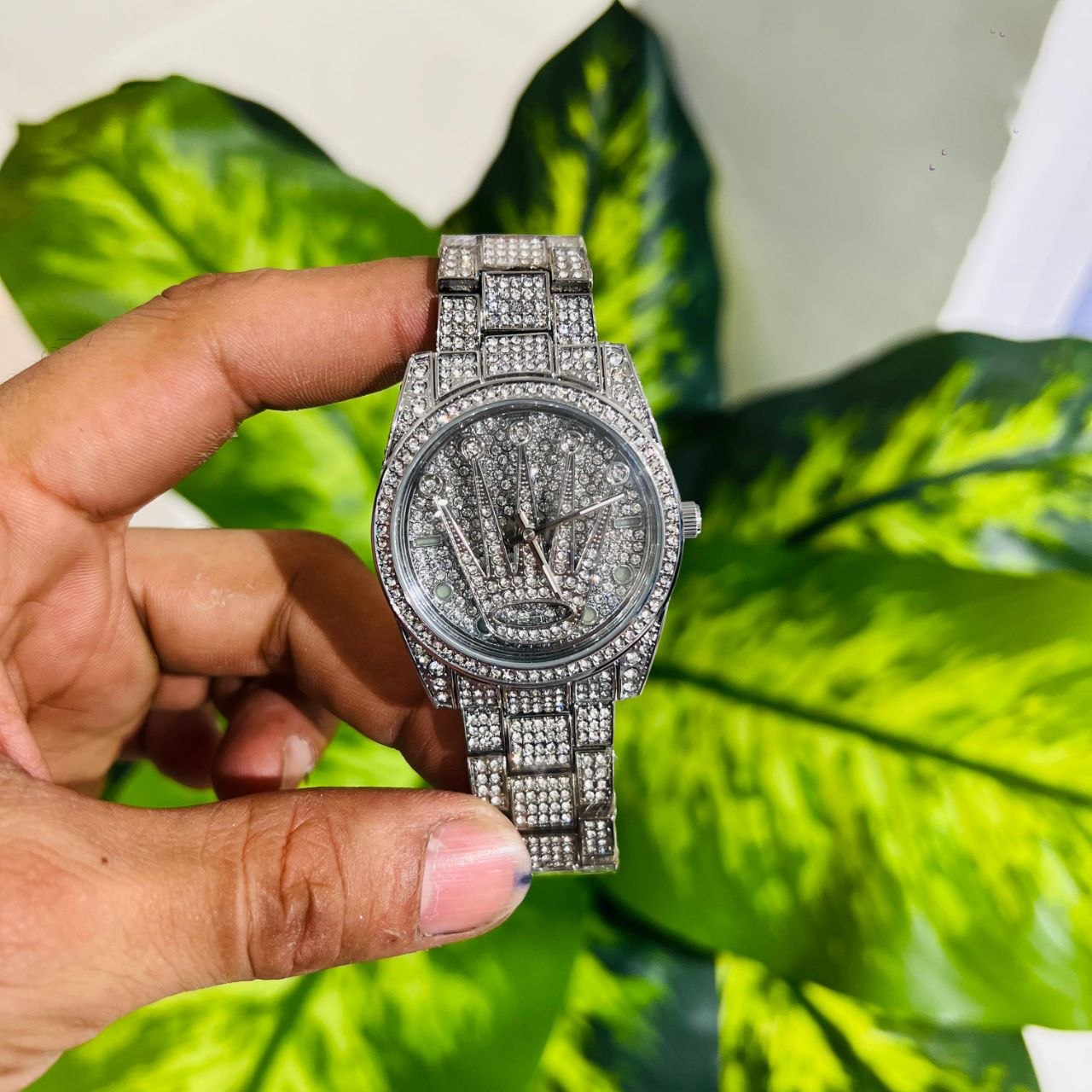 Iced-out fashion or novelty quartz watch
