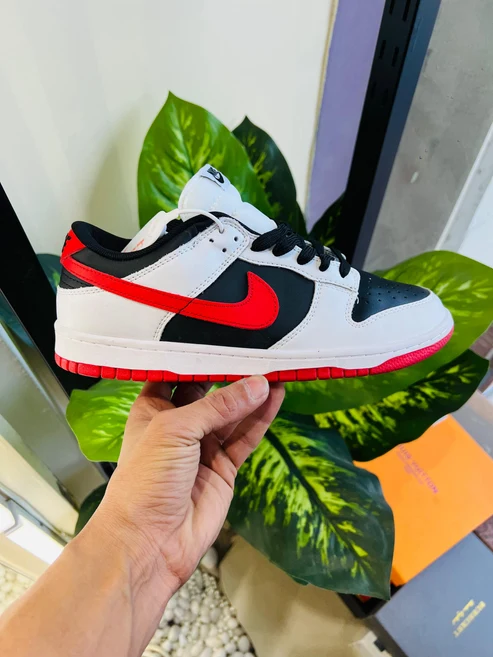 Nike sb dunk white red university black Sneakers