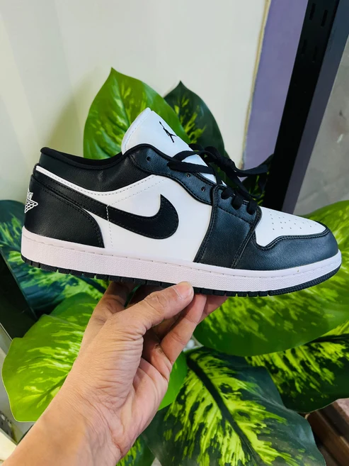 Nike air jordan 1 panda low White Sneakers