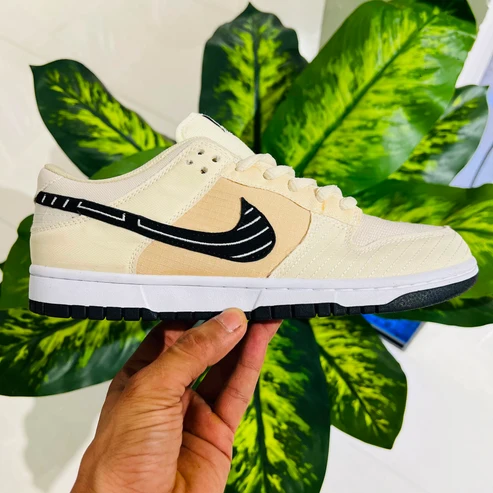 Nike sb dunk cream off white black swoosh Sneakers