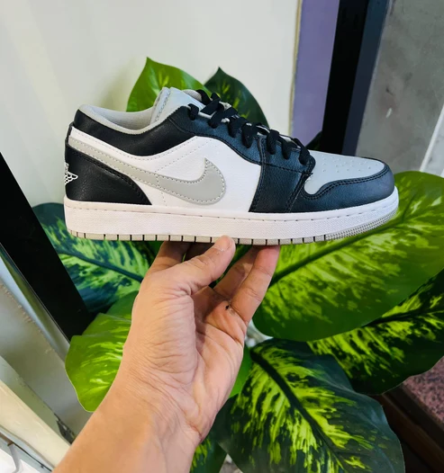 Nike air jordan 1 low black grey swoosh