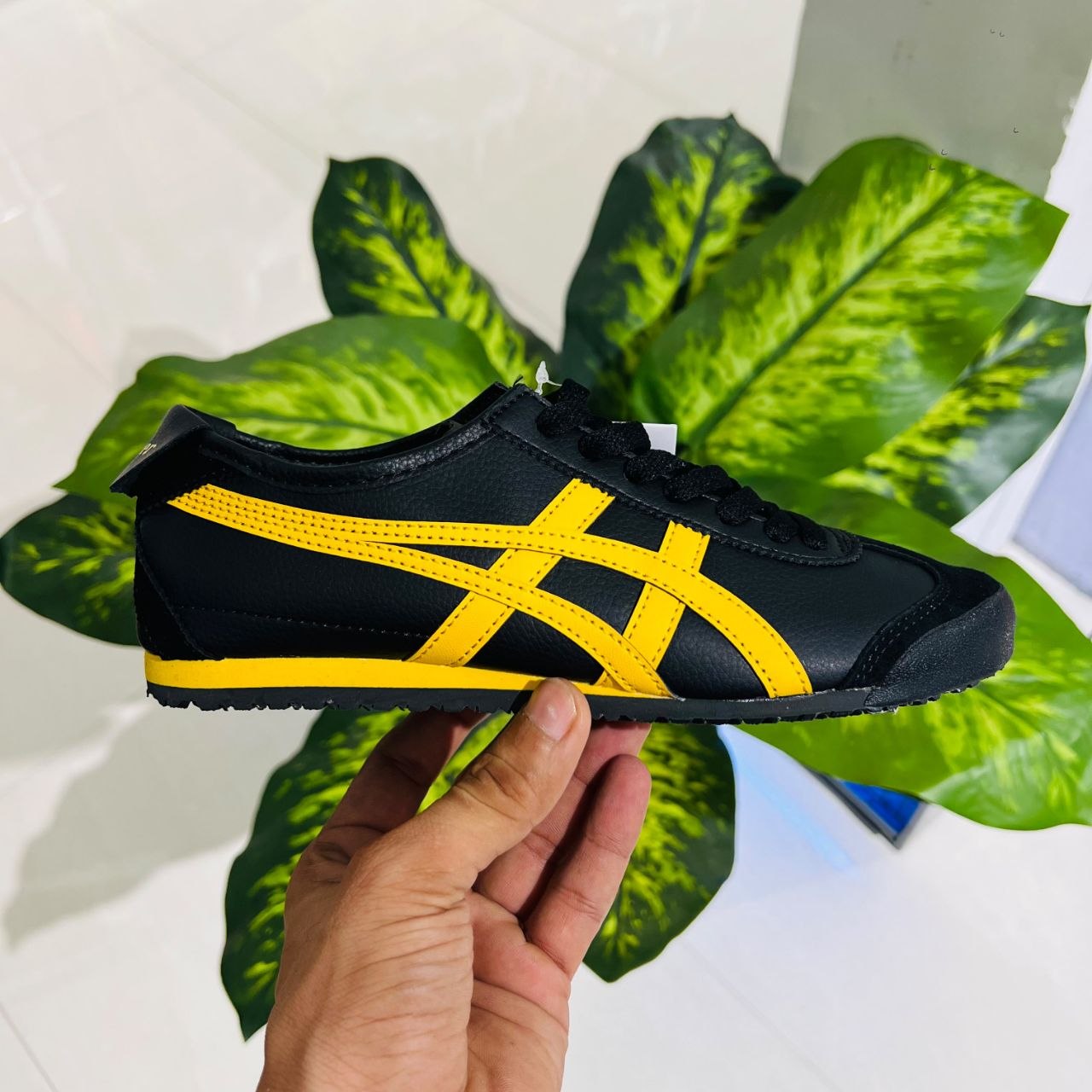 Shoes asics onitsuka tiger black yellow