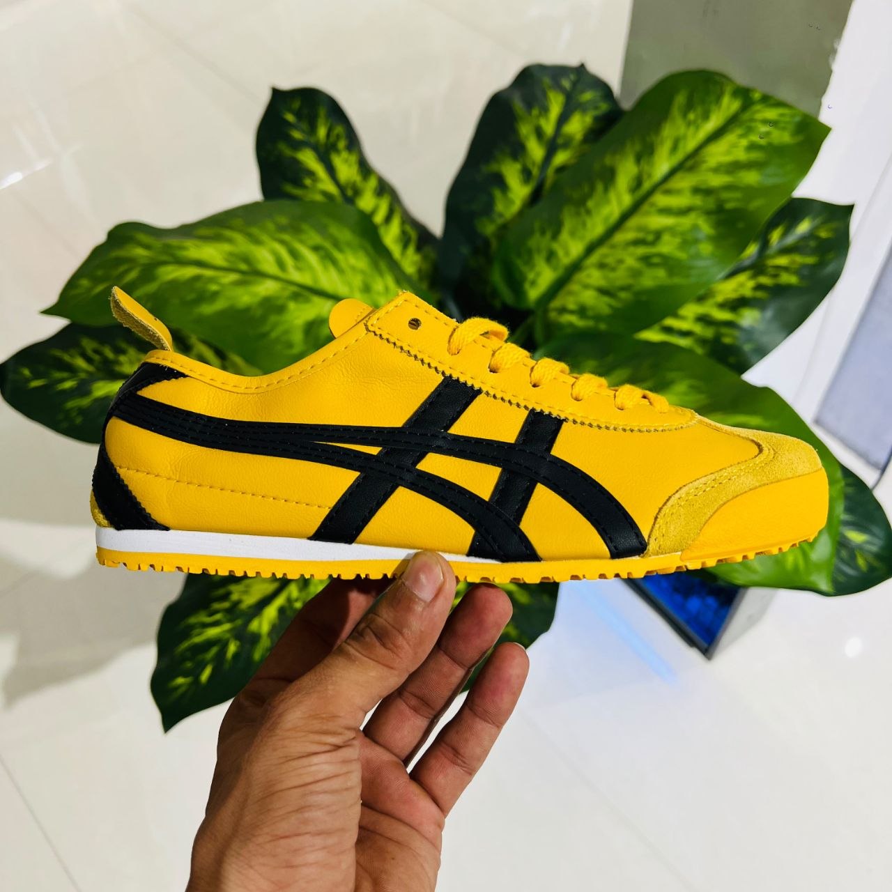 Shoes asics onitsuka tiger yellow black
